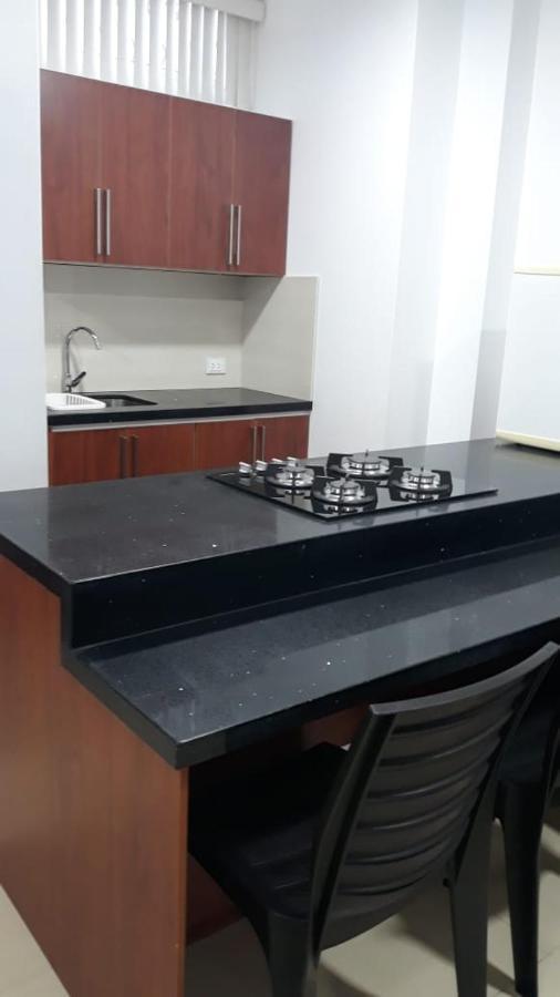 Departamentos Marcecilia De 2 Y 3 Habitaciones En El Centro De Manta Ngoại thất bức ảnh