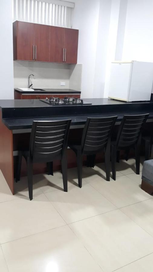 Departamentos Marcecilia De 2 Y 3 Habitaciones En El Centro De Manta Ngoại thất bức ảnh